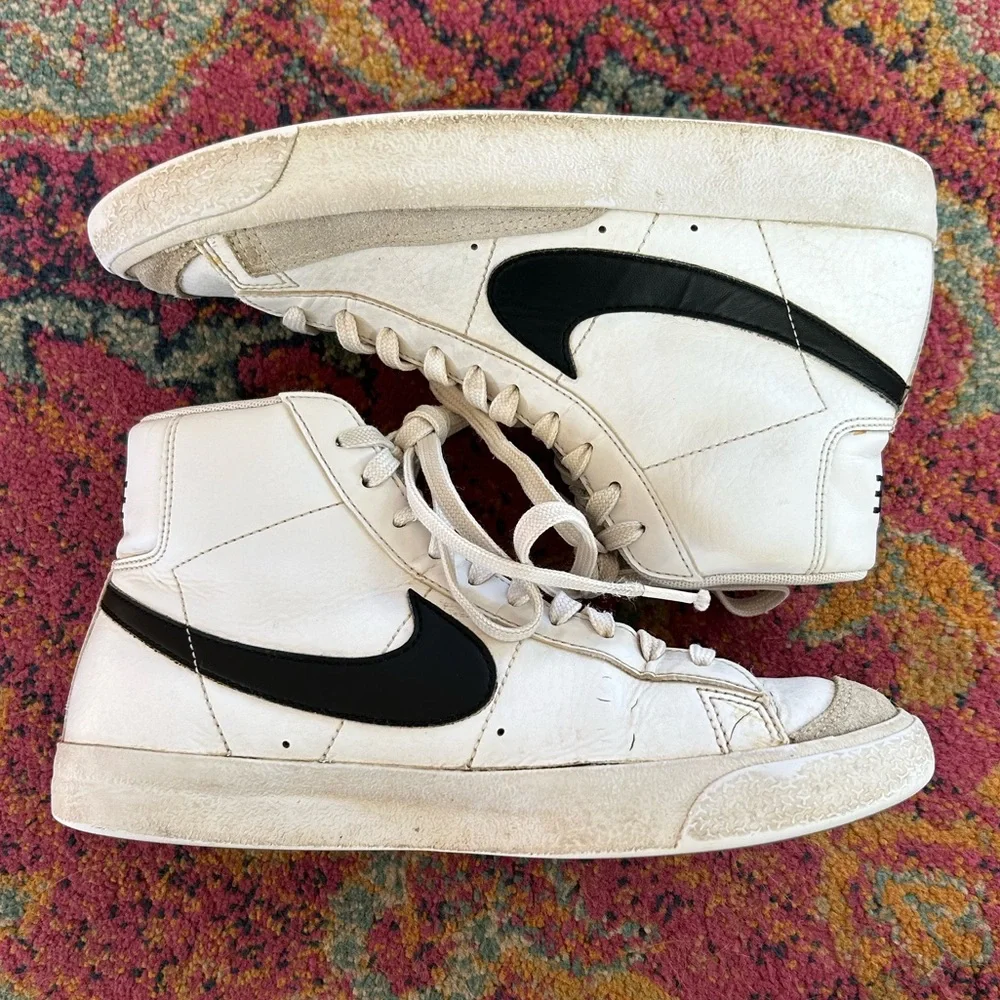 Nike | Kids White/Black Blazer ‘77 Mid High-Tops Lace Up‎ Sneakers Youth Size 7